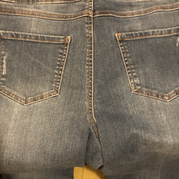 Capris - Picture 4 of 9